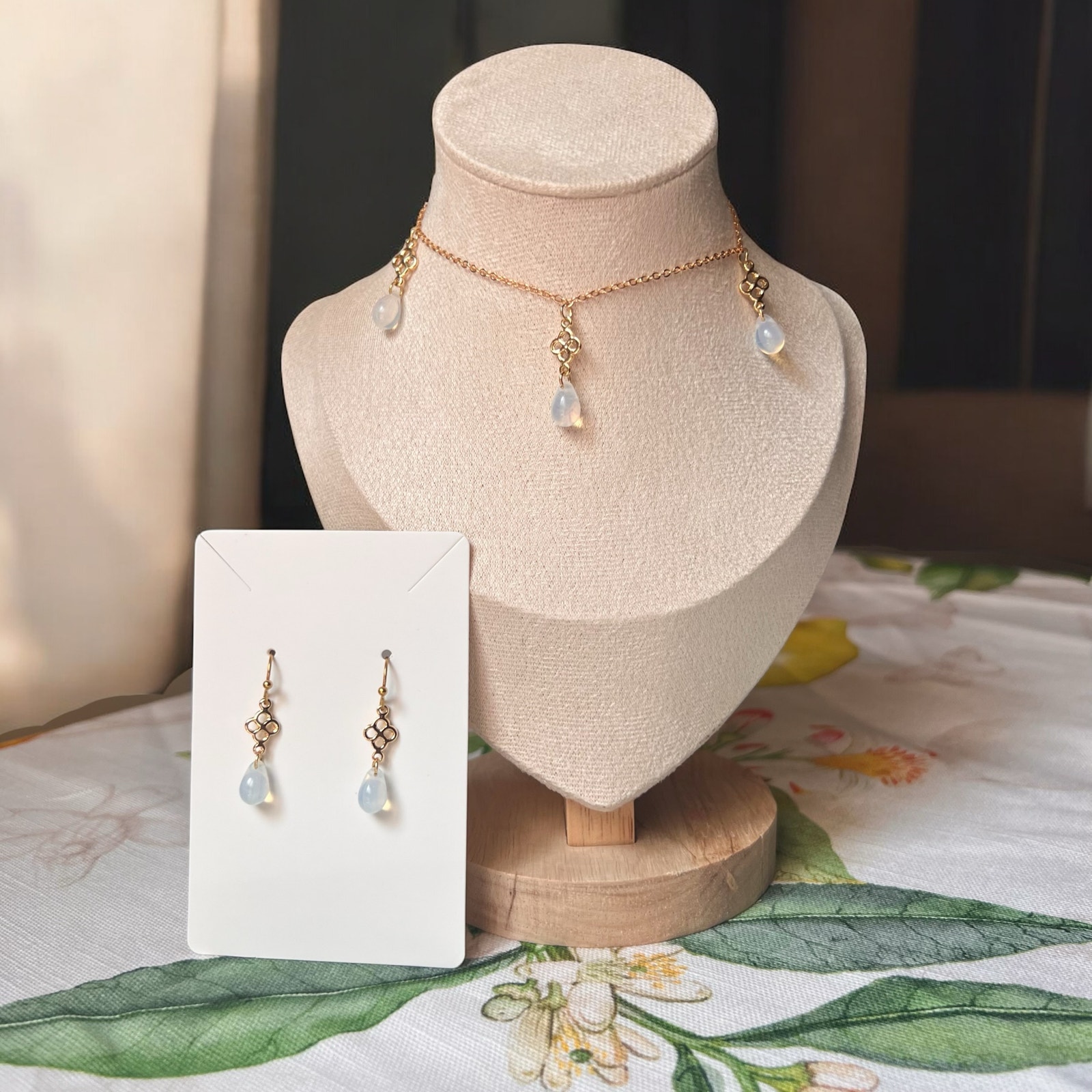 Moonstone Honeycomb Knot Czech Glass Choker Necklace Set, Opalescent Milky Boho